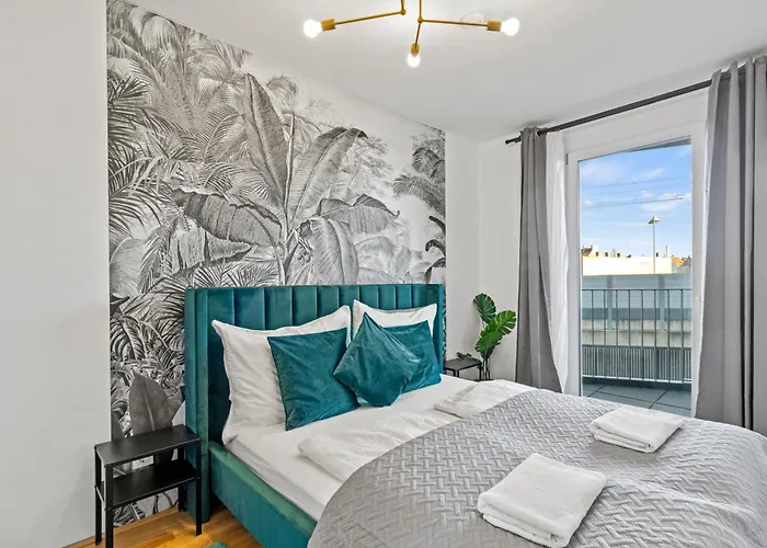 1 Or 2br I Balcony I 15 Min Airport I 20 Min Center