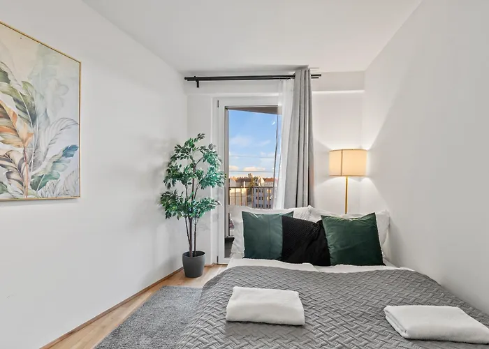 דירה 1 Or 2br I Balcony I 15 Min Airport I 20 Min Center *