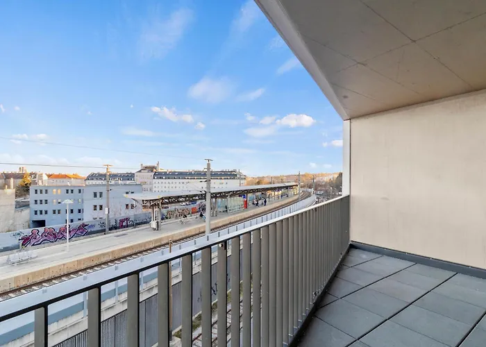 1 Or 2br I Balcony I 15 Min Airport I 20 Min Center וינה