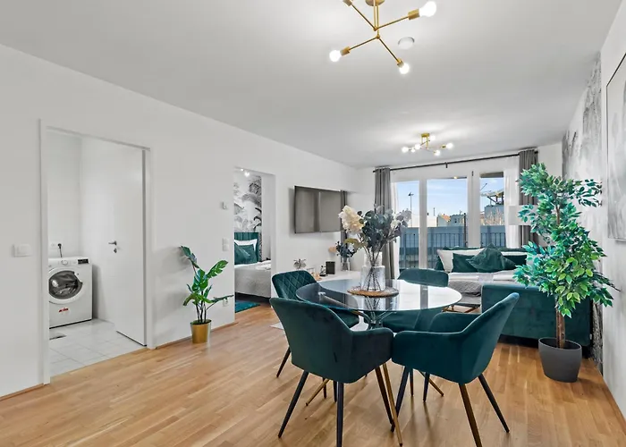 1 Or 2br I Balcony I 15 Min Airport I 20 Min Center דירה *