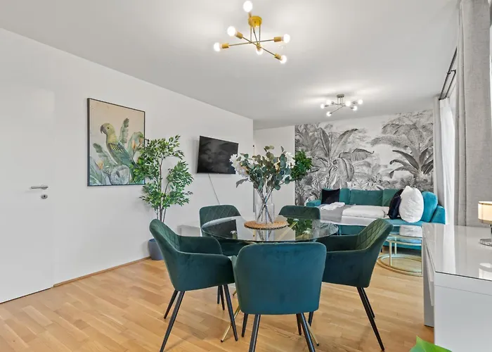 1 Or 2br I Balcony I 15 Min Airport I 20 Min Center