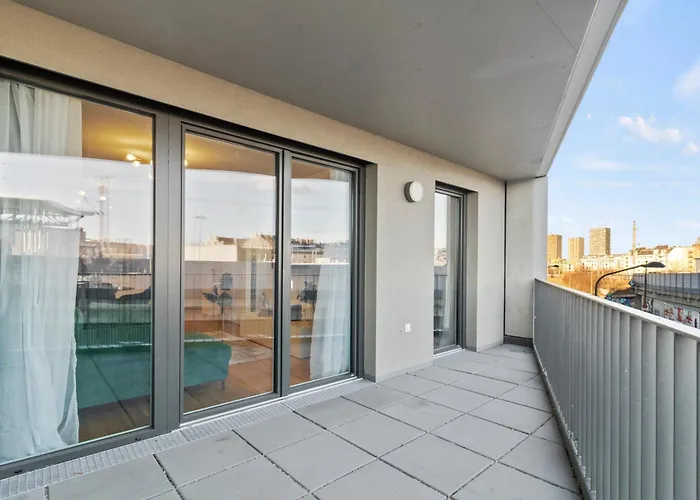 1 Or 2br I Balcony I 15 Min Airport I 20 Min Center *