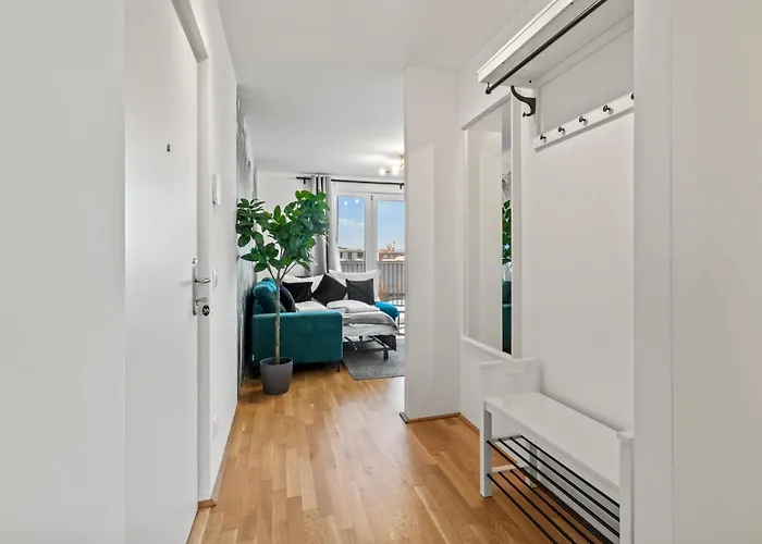 1 Or 2br I Balcony I 15 Min Airport I 20 Min Center *