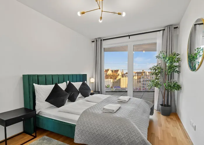 1 Or 2br I Balcony I 15 Min Airport I 20 Min Center *