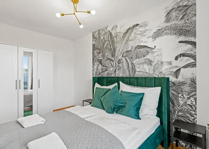 1 Or 2br I Balcony I 15 Min Airport I 20 Min Center דירה