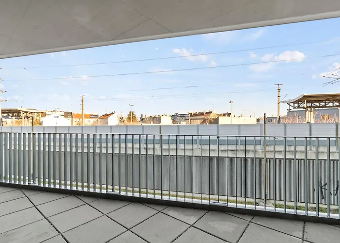 1 Or 2br I Balcony I 15 Min Airport I 20 Min Center דירה וינה