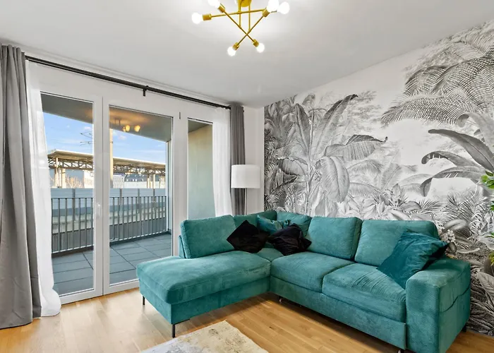 1 Or 2br I Balcony I 15 Min Airport I 20 Min Center דירה *