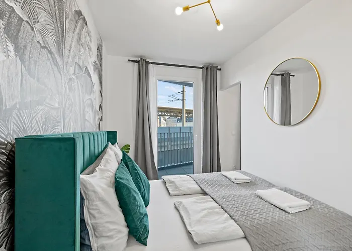 1 Or 2br I Balcony I 15 Min Airport I 20 Min Center וינה