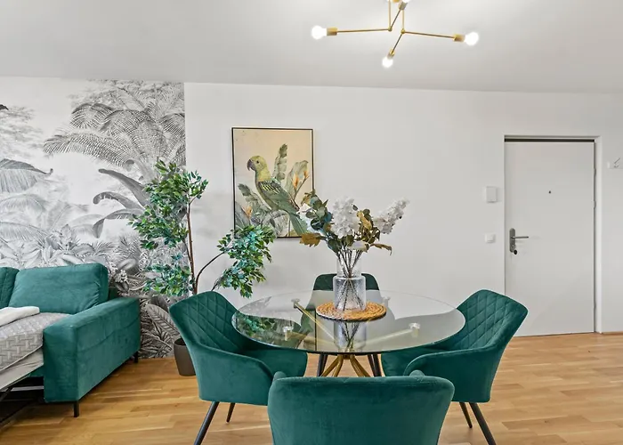 1 Or 2br I Balcony I 15 Min Airport I 20 Min Center