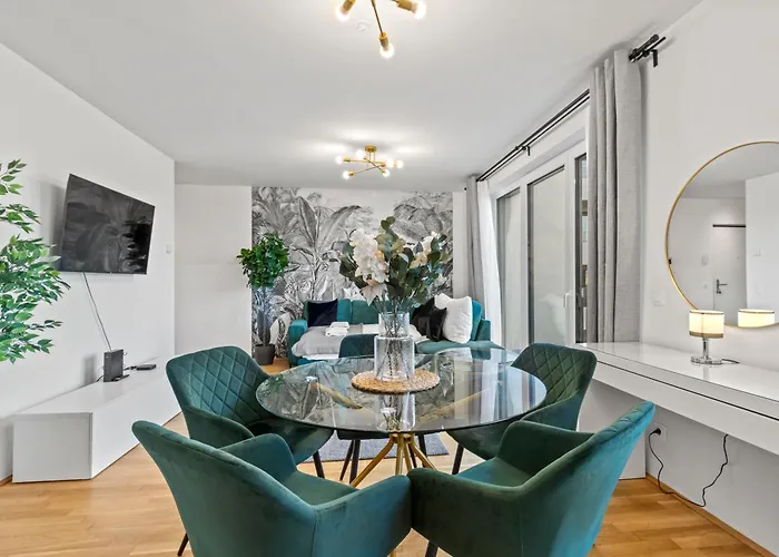 1 Or 2br I Balcony I 15 Min Airport I 20 Min Center דירה