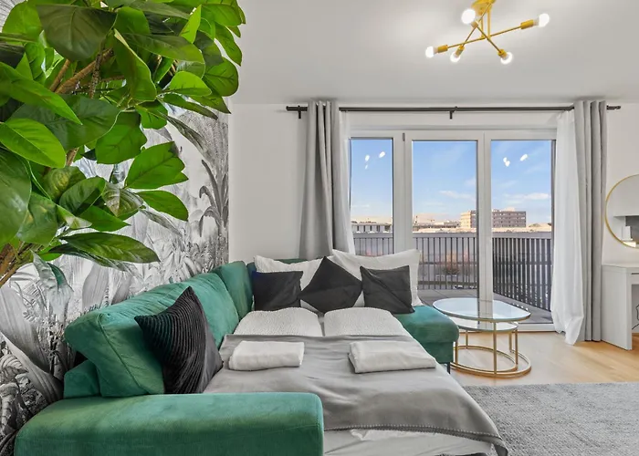 1 Or 2br I Balcony I 15 Min Airport I 20 Min Center וינה